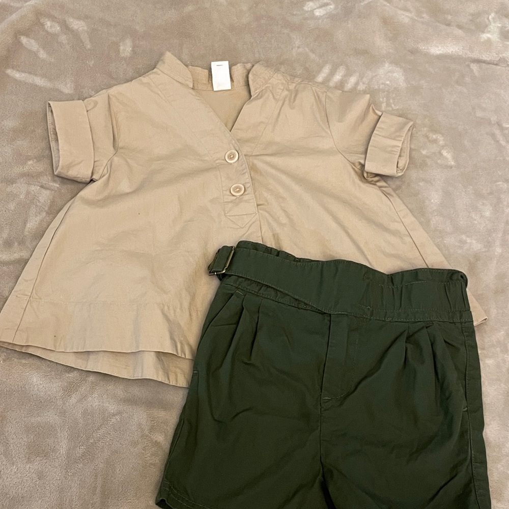 Banana Republic Baby 4T Beige Button-Up Shirt and Green Shorts Set